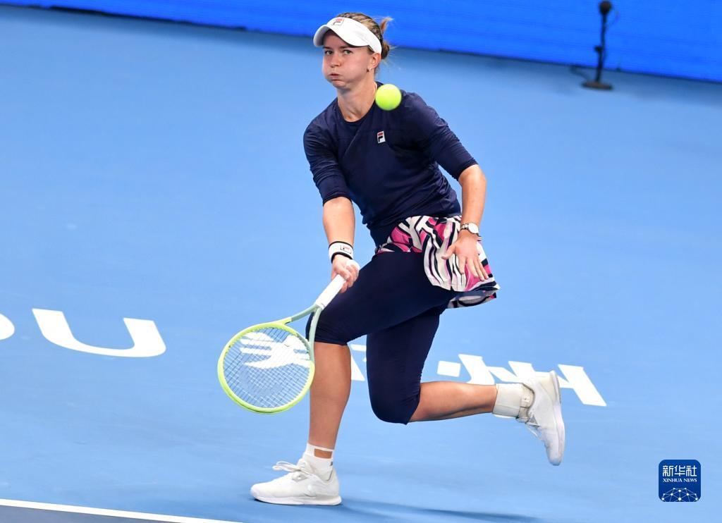 她凭借精准 她凭借精准