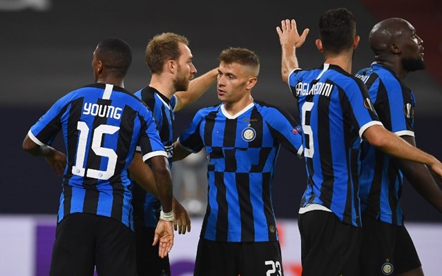 面对夹击 面对夹击